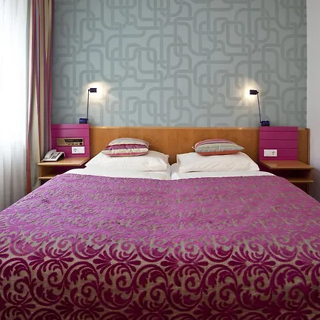 Geyer 3*